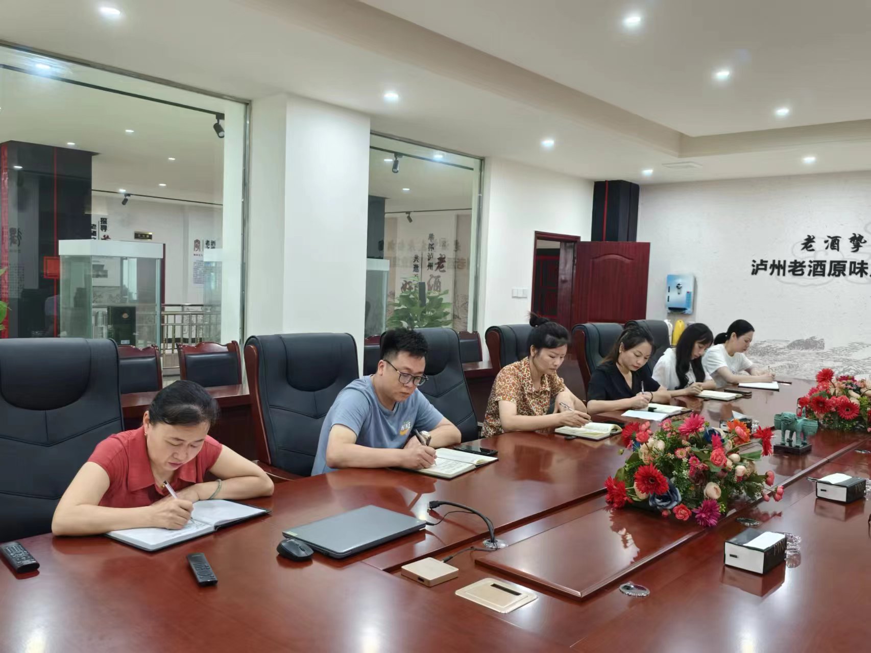 老酒集團(tuán)召開工作會安排部署近期工作