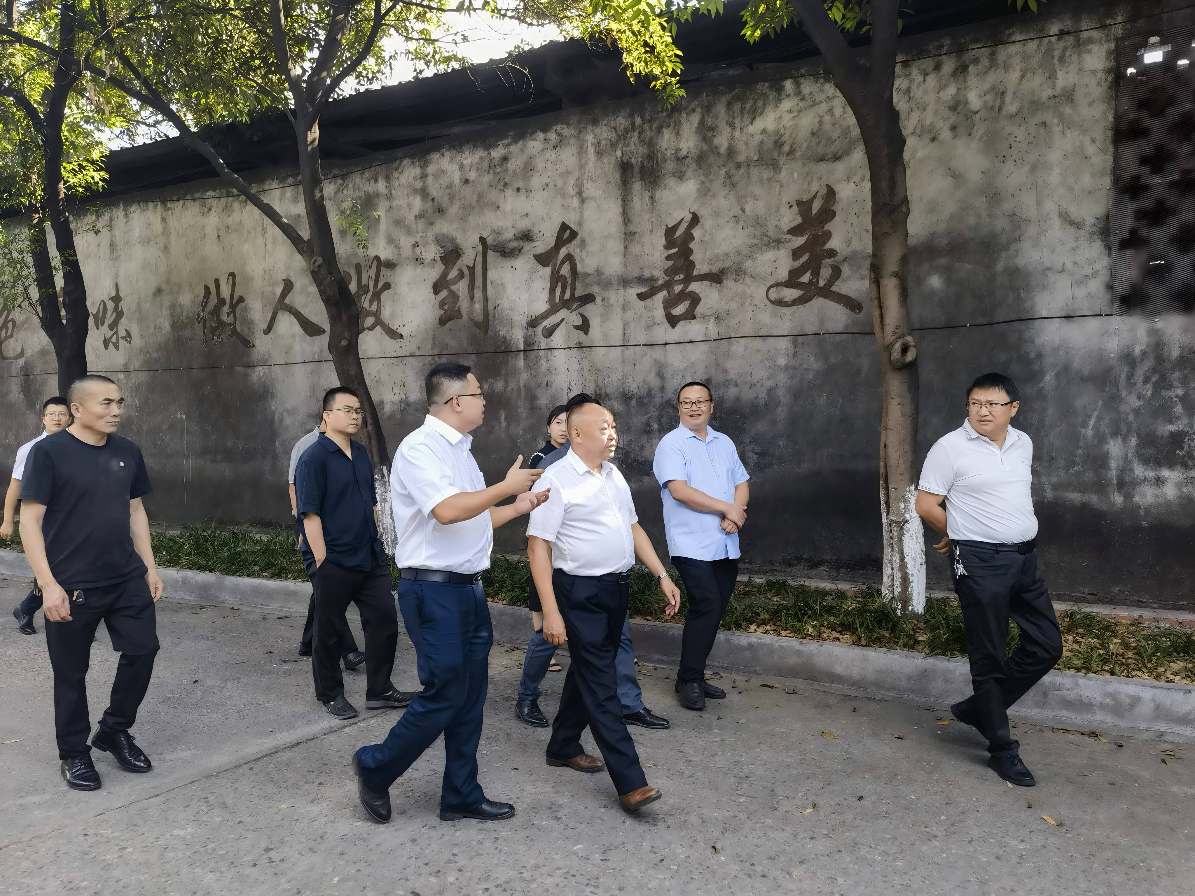 董事長陪同富順領導調研