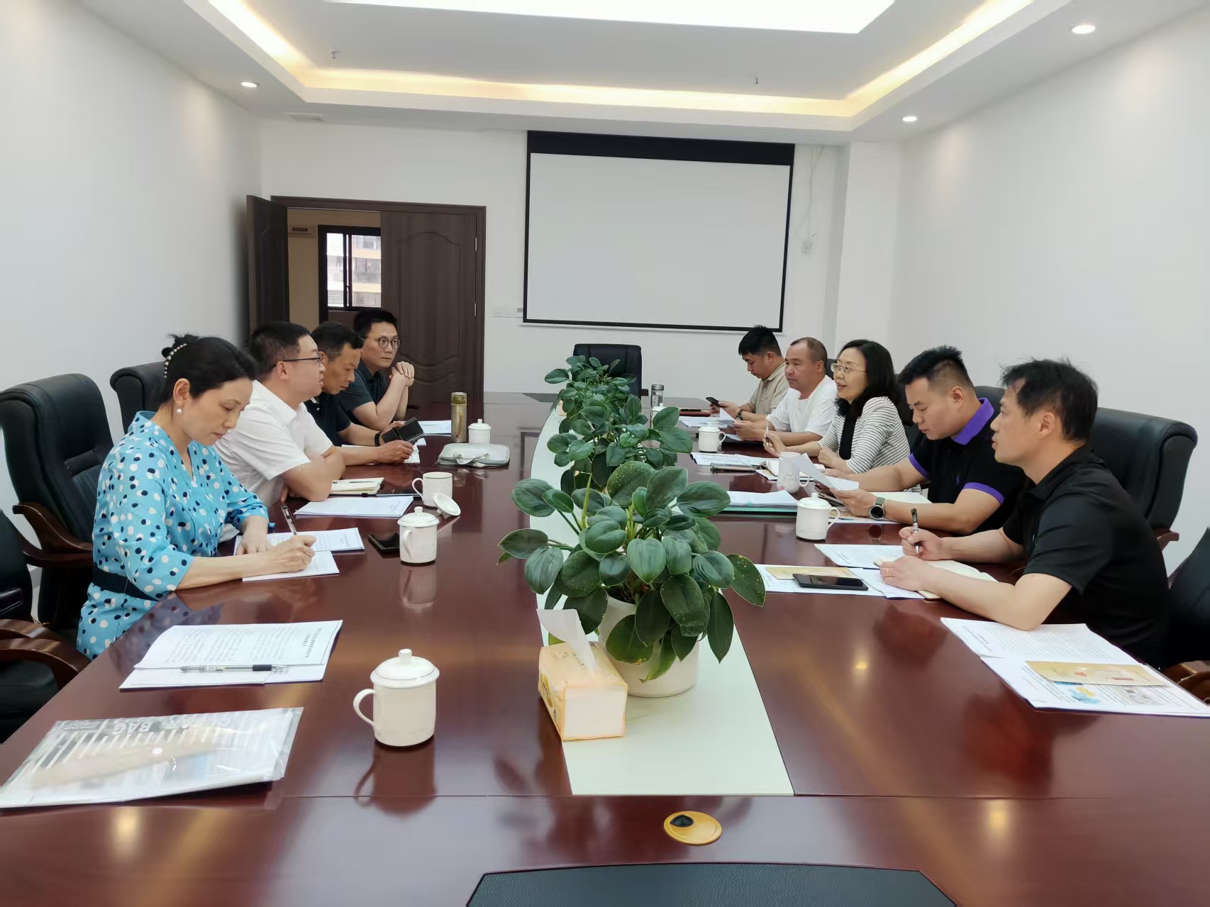 總經(jīng)理謝勇率隊(duì)赴雅安廬山商務(wù)洽談